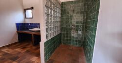 En vente un site hôtelier exceptionnel sur un terrain de 3 000 m² situé à Mandrosoa Ivato