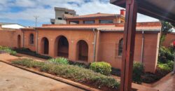 En vente un site hôtelier exceptionnel sur un terrain de 3 000 m² situé à Mandrosoa Ivato
