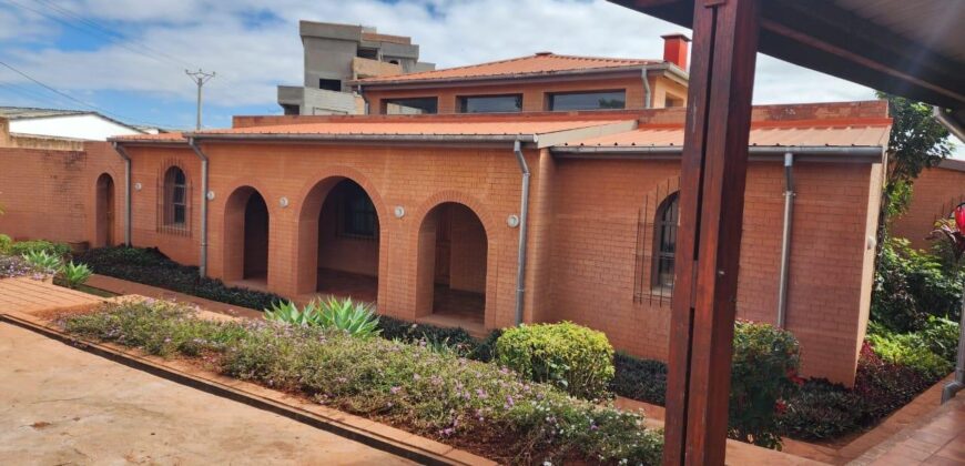 En vente un site hôtelier exceptionnel sur un terrain de 3 000 m² situé à Mandrosoa Ivato