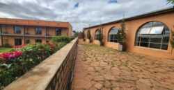 En vente un site hôtelier exceptionnel sur un terrain de 3 000 m² situé à Mandrosoa Ivato