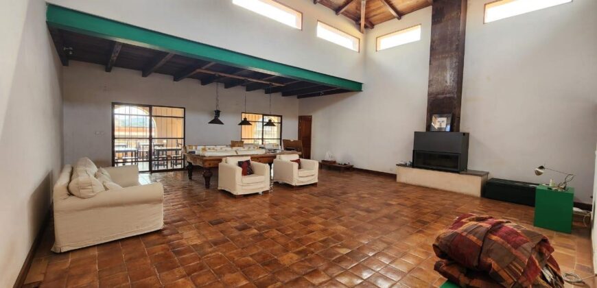 En vente un site hôtelier exceptionnel sur un terrain de 3 000 m² situé à Mandrosoa Ivato