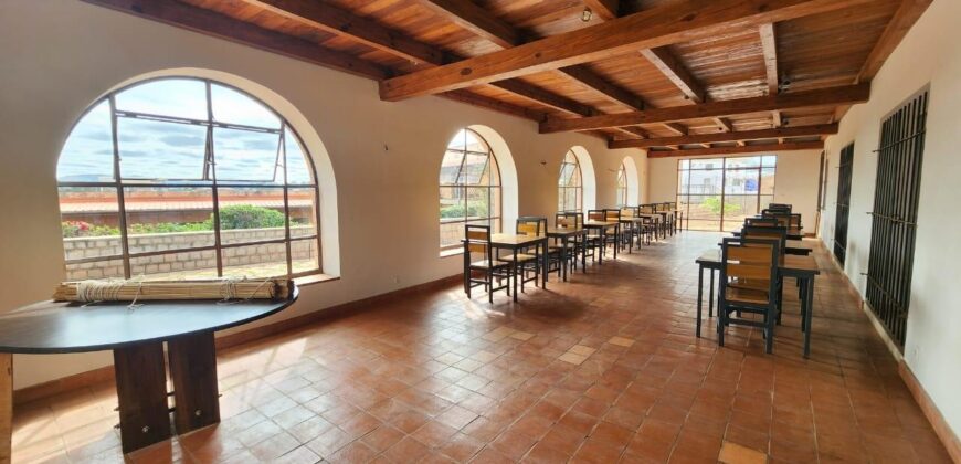 En vente un site hôtelier exceptionnel sur un terrain de 3 000 m² situé à Mandrosoa Ivato