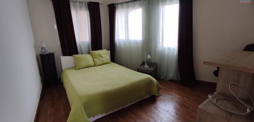 À louer charmant appartement T4 meublé et équipé situé immeuble sécurisé proche d’Ivandry et d’Ambatobe