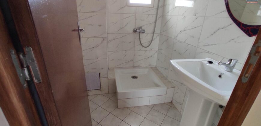 Location d’un appartement T2 situé dans un immeuble sécurisé à Analamahitsy,