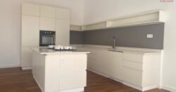 Location d’un grand appartement T5 de 208 m2 avec piscine situé dans une résidence sécurisée à Ambohipotsy
