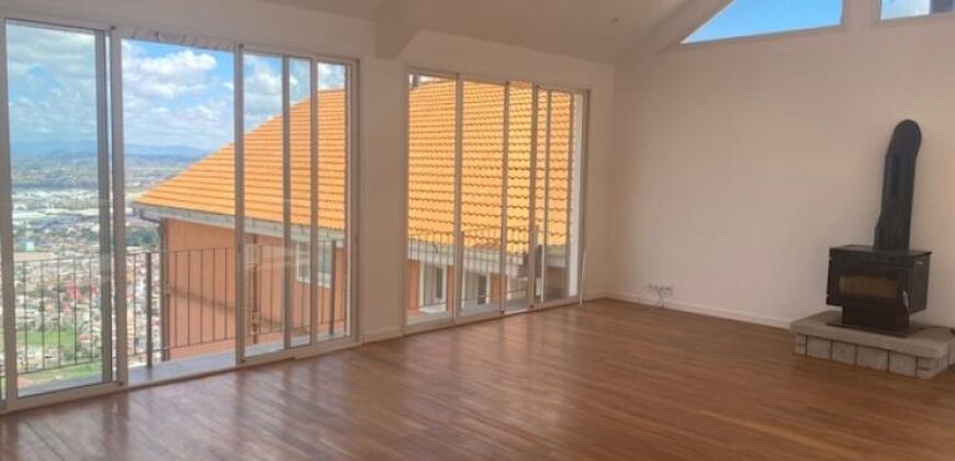 Location d’un grand appartement T5 de 208 m2 avec piscine situé dans une résidence sécurisée à Ambohipotsy