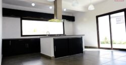 En vente une superbe villa neuve de style moderne située dans un quartier résidentiel à Ilafy Andranovelona