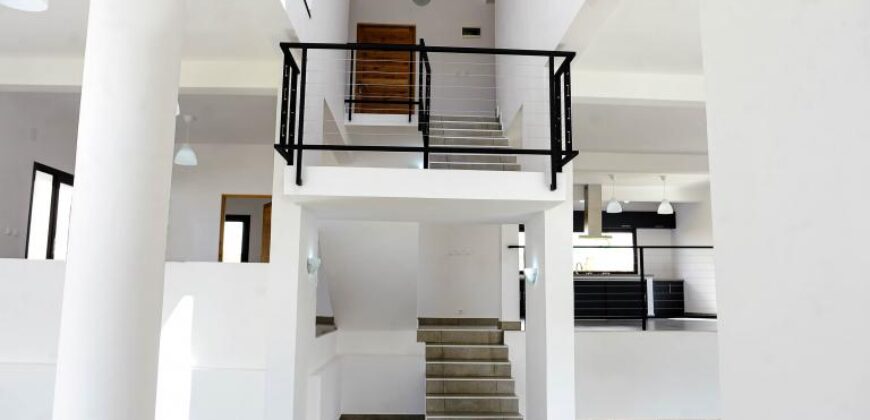 En vente une superbe villa neuve de style moderne située dans un quartier résidentiel à Ilafy Andranovelona