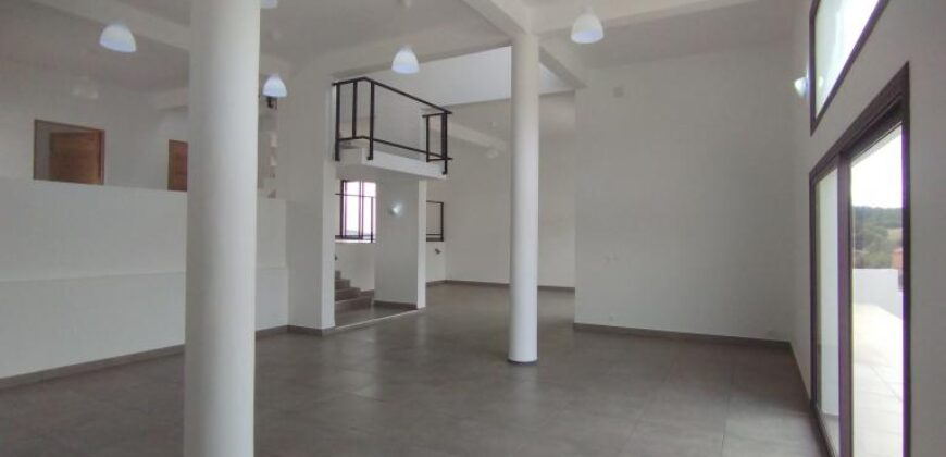 En vente une superbe villa neuve de style moderne située dans un quartier résidentiel à Ilafy Andranovelona