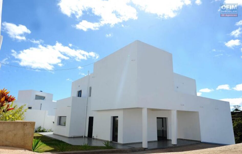 En vente une superbe villa neuve de style moderne située dans un quartier résidentiel à Ilafy Andranovelona