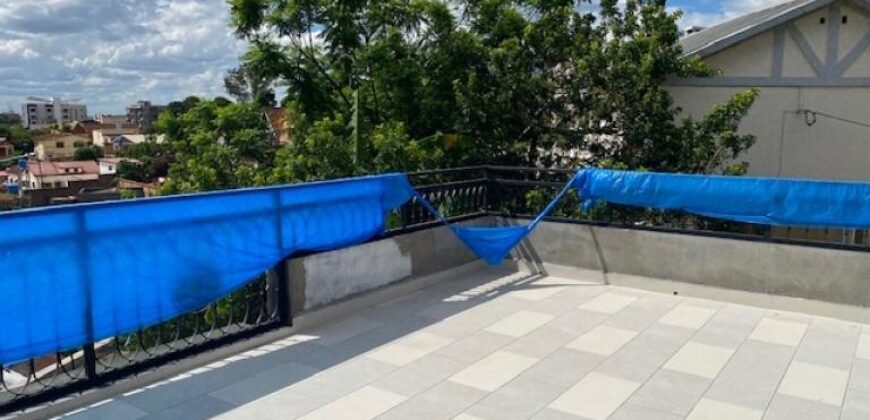 À louer une spacieuse villa T7 avec piscine située à Ivandry proche de toutes les commodités