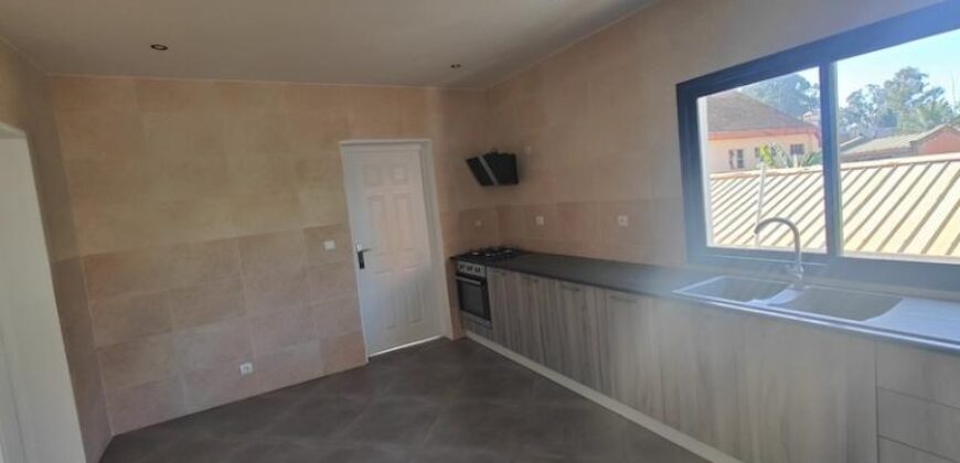 À louer appartement T4 situé dans un quartier calme proche des commodités à Ambatobe