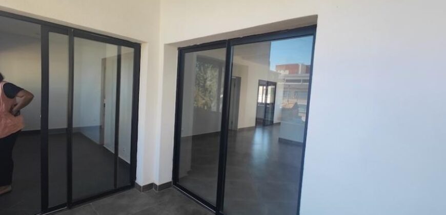 À louer appartement T4 situé dans un quartier calme proche des commodités à Ambatobe