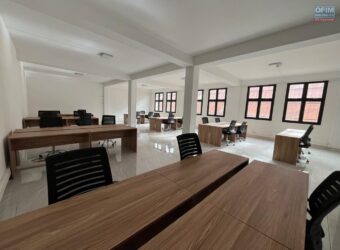 Location d’un local professionnel sécurisé de 120 m2 situé à Antanimena