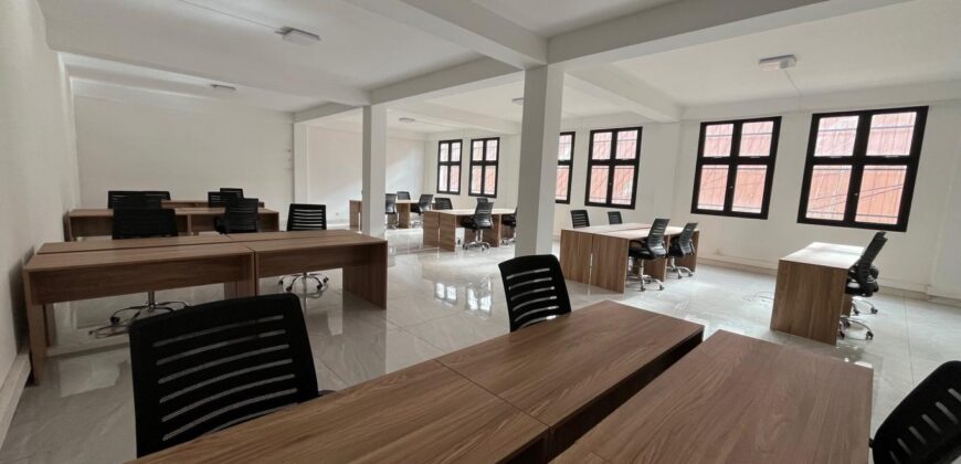 Location d’un local professionnel sécurisé de 120 m2 situé à Antanimena