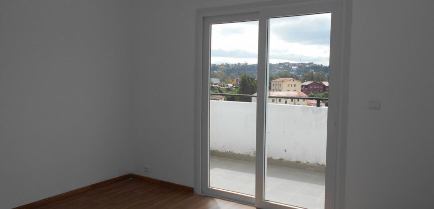 À louer appartement T3 situé dans un quartier calme à Ambohimiandra