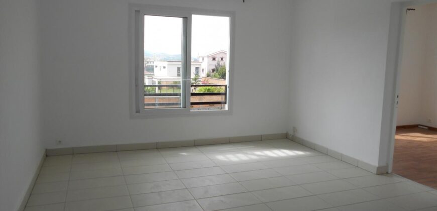 À louer appartement T3 situé dans un quartier calme à Ambohimiandra