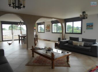 À louer un spacieux appartement T4 meublé situé proche de toutes les commodités à Ivandry