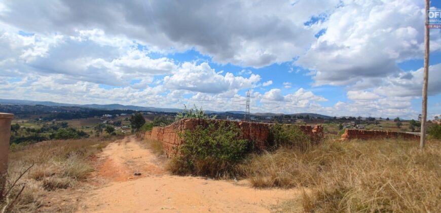 À vendre un beau terrain de 1500 m2 prêt à bâtir situé à Manazary Ilafy