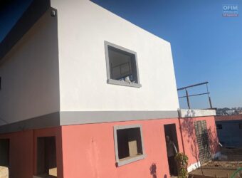 À vendre villa T5 moderne en cours de finition sur un terrain 461 m2 Ambatobe
