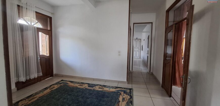 À louer une spacieuse villa F6 avec garage fermé située à Ivato Ambohijanahary proche de l’aéroport