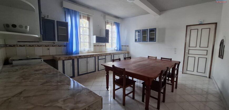 À louer une spacieuse villa F6 avec garage fermé située à Ivato Ambohijanahary proche de l’aéroport