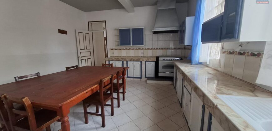 À louer une spacieuse villa F6 avec garage fermé située à Ivato Ambohijanahary proche de l’aéroport