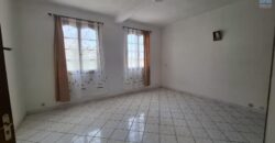 À louer une spacieuse villa F6 avec garage fermé située à Ivato Ambohijanahary proche de l’aéroport