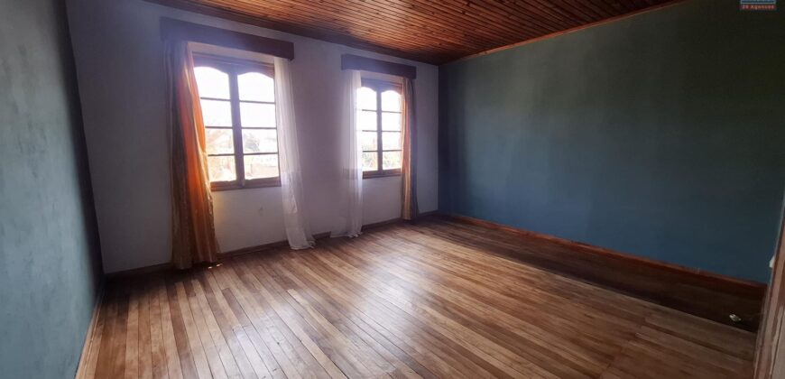 À louer une spacieuse villa F6 avec garage fermé située à Ivato Ambohijanahary proche de l’aéroport