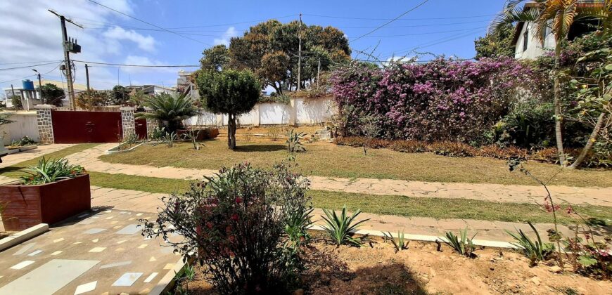 À louer une spacieuse villa F6 avec garage fermé située à Ivato Ambohijanahary proche de l’aéroport