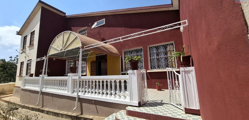 À louer une spacieuse villa F6 avec garage fermé située à Ivato Ambohijanahary proche de l’aéroport