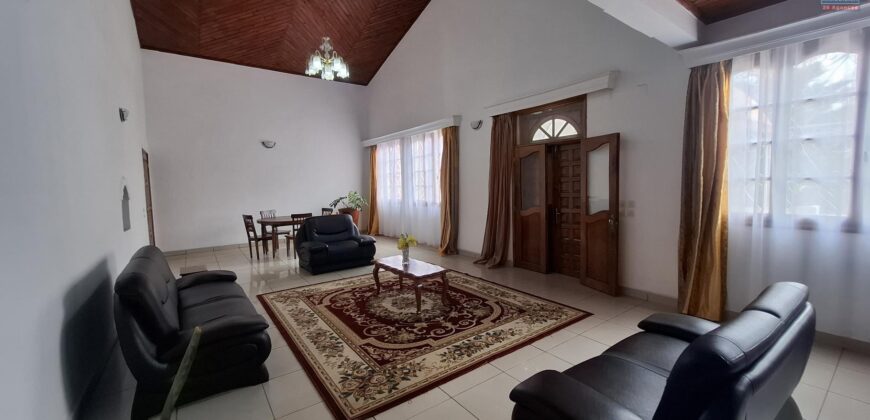 À louer une spacieuse villa F6 avec garage fermé située à Ivato Ambohijanahary proche de l’aéroport