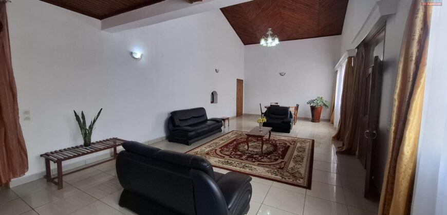 À louer une spacieuse villa F6 avec garage fermé située à Ivato Ambohijanahary proche de l’aéroport