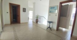 À louer une spacieuse villa meublée F5+ située dans une résidence sécurisée à Androhibe