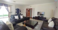 À louer une spacieuse villa meublée F5+ située dans une résidence sécurisée à Androhibe
