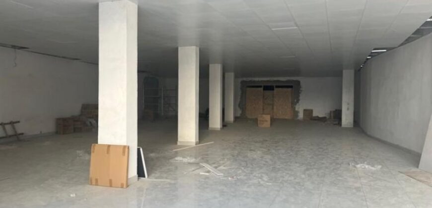 À louer un local commercial de 304 m2 situé dans une zone dynamique à Andraharo