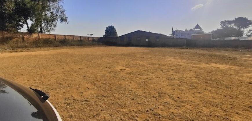 En vente un terrain plat de 3535 m2 situé dans un quartier calme à Ilaivola Ivato