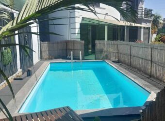 À louer une grande villa T6 avec piscine située à Ambatobe