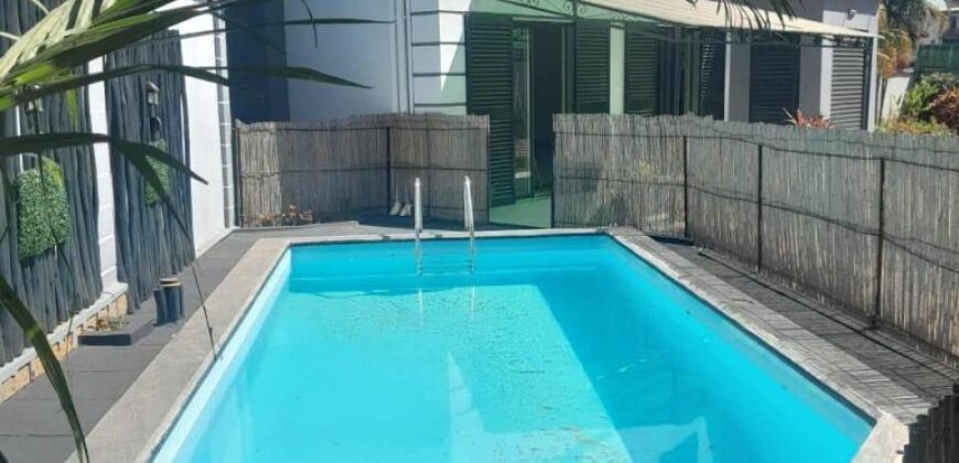 À louer une grande villa T6 avec piscine située à Ambatobe