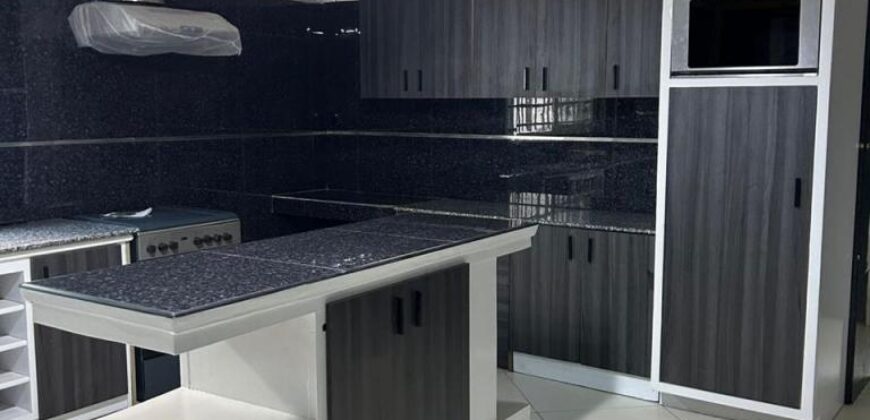 À louer une grande villa T6 avec piscine située à Ambatobe