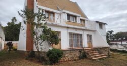 En vente une villa de type F5 située dans un quartier résidentiel paisible à Ambohibao