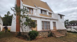 En vente une villa de type F5 située dans un quartier résidentiel paisible à Ambohibao