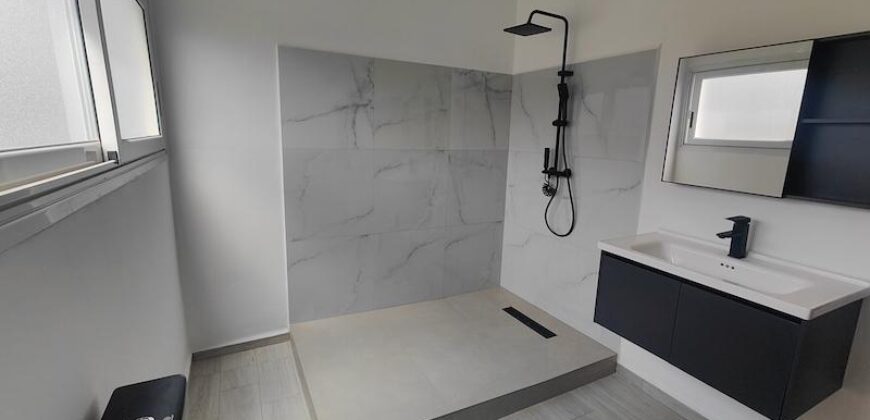 À louer un bel appartement T3 neuf situé dans un quartier calme et sécurisé à Andrononobe Analamahitsy