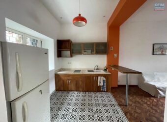 Location d’un studio meublé situé dans un immeuble sécurisé à Isoraka