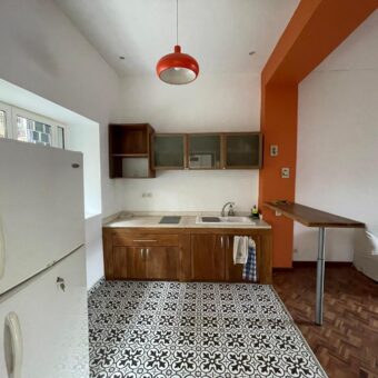 Location d’un studio meublé situé dans un immeuble sécurisé à Isoraka