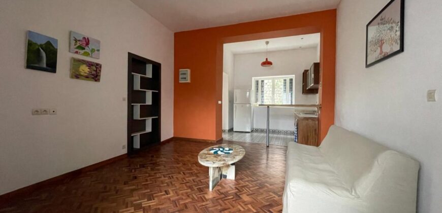 Location d’un studio meublé situé dans un immeuble sécurisé à Isoraka