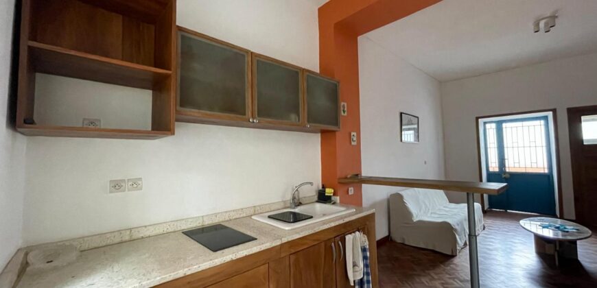 Location d’un studio meublé situé dans un immeuble sécurisé à Isoraka