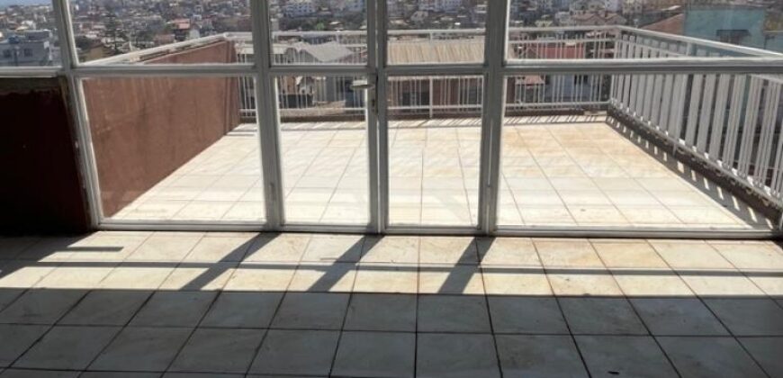 Location d’un appartement T5 en Triplex situé à Analamahitsy