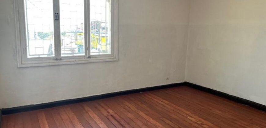 Location d’un appartement T5 en Triplex situé à Analamahitsy