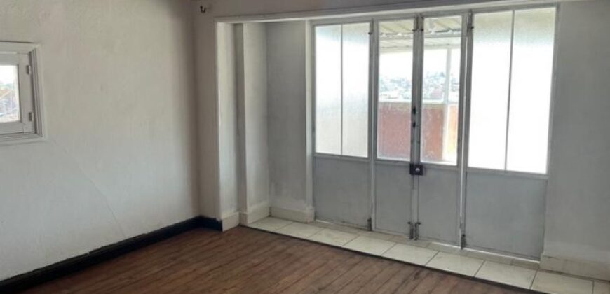 Location d’un appartement T5 en Triplex situé à Analamahitsy